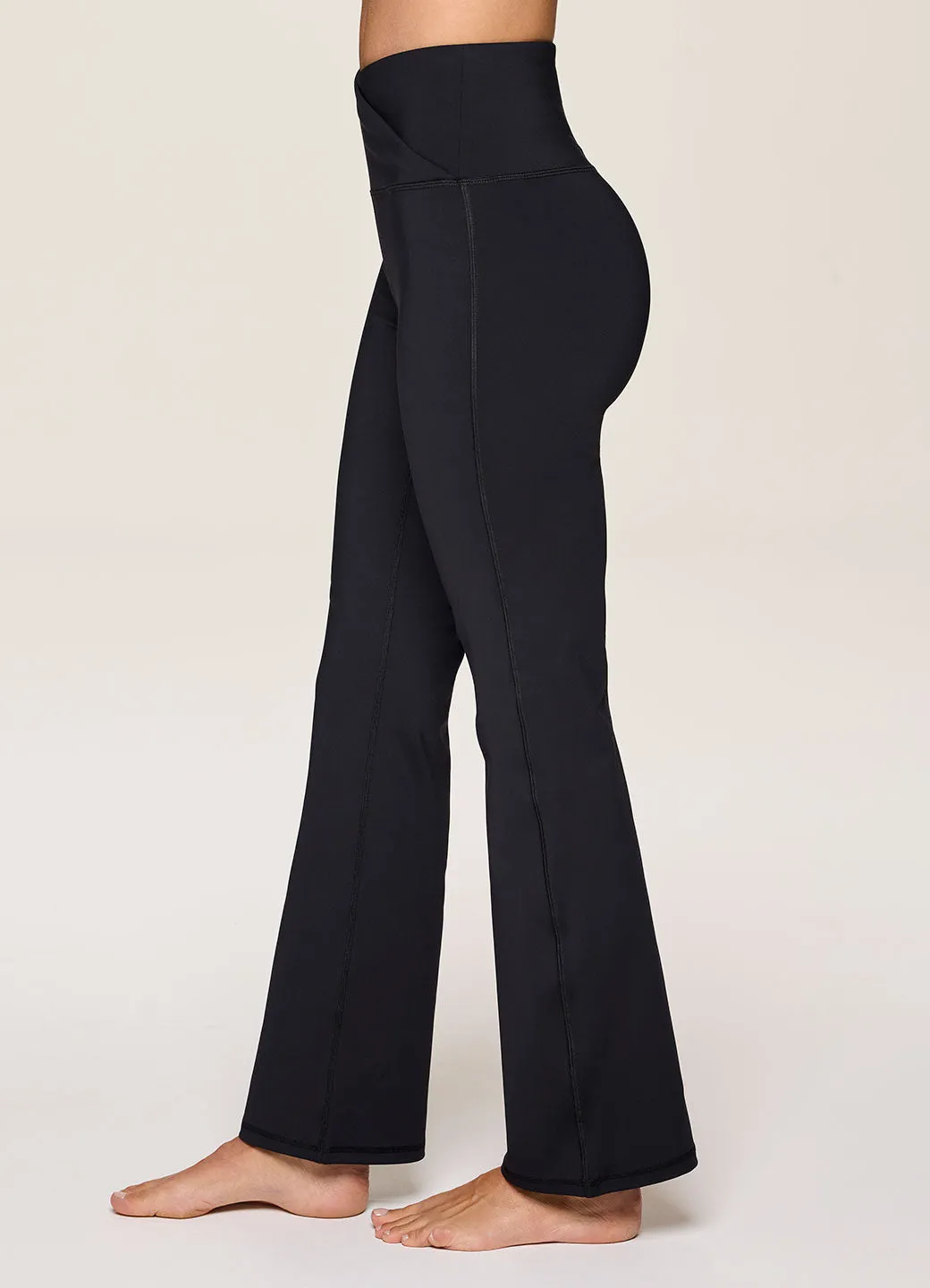 Crossover Ultra Hold Flare Legging