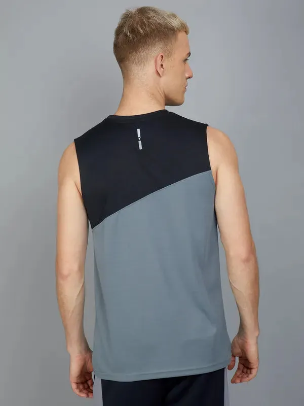 Men Colorblock Slim Fit Crew Neck Innerwear Vest with TECHNO COOL 