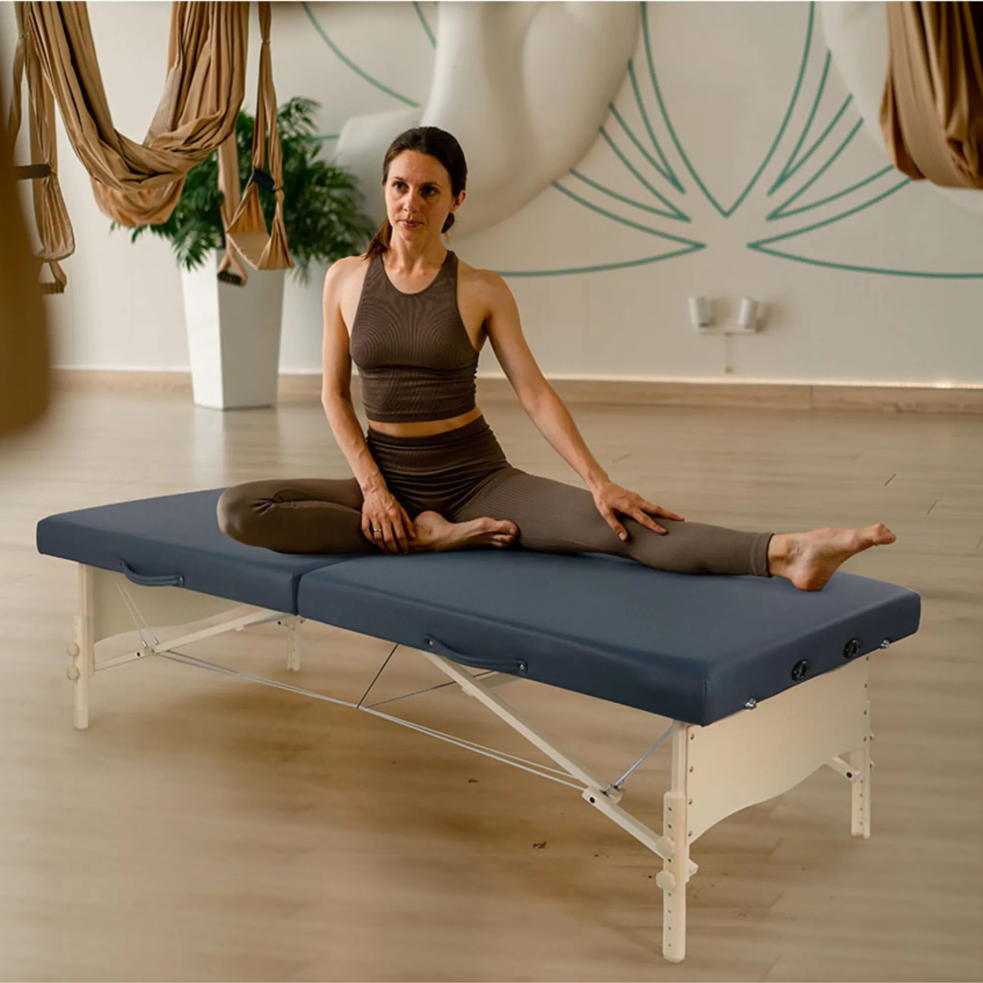 TITAN - 750lbs HIGH STRENGTH - EXTRA WIDE - LOW HEIGHT BODYWORK MASSAGE TABLE